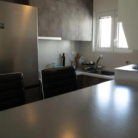 Bright, Modern & Minimal In Cholargos *